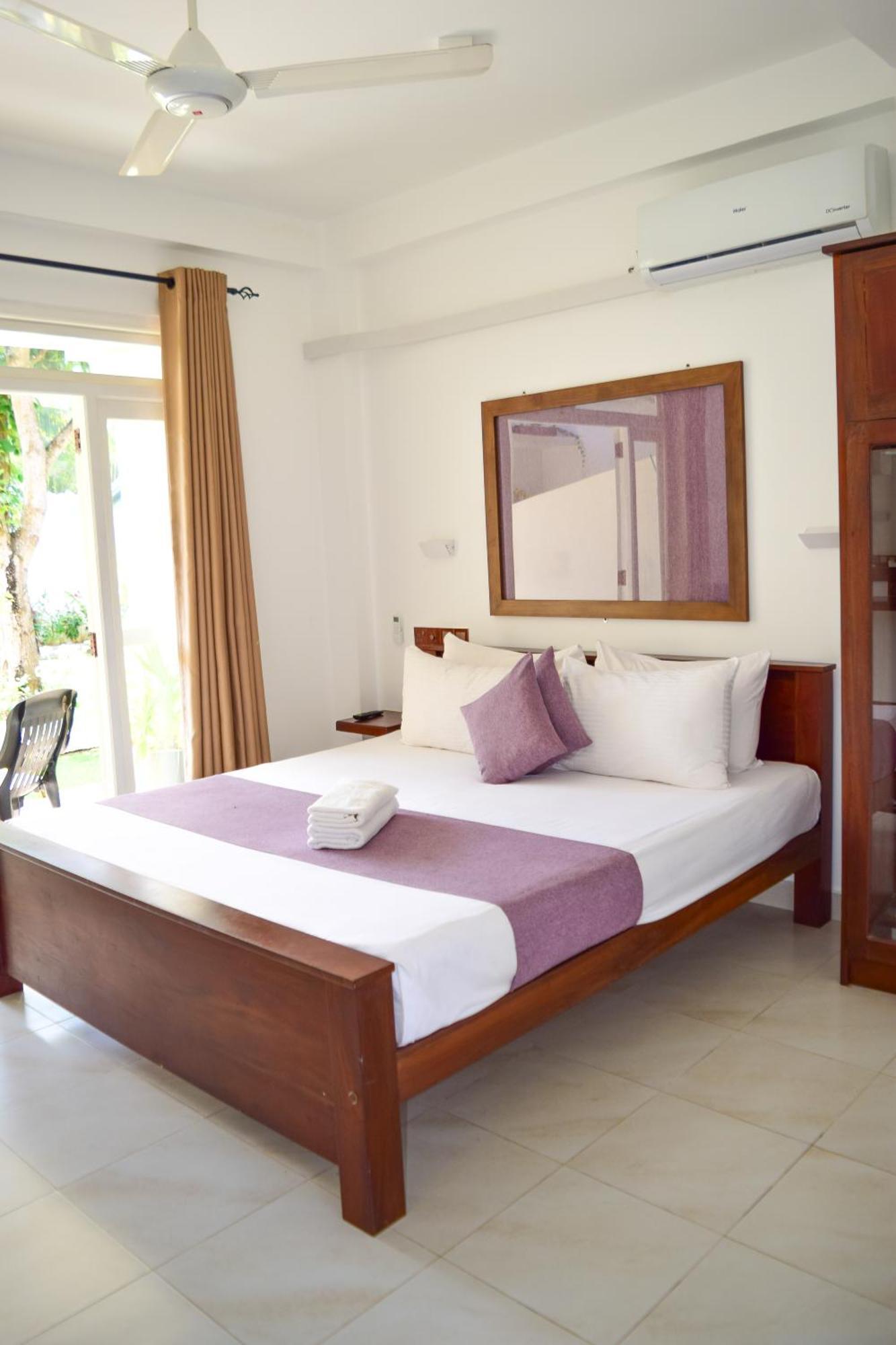 The Bamboo Tree Transit Hotel Katunayaka Dış mekan fotoğraf