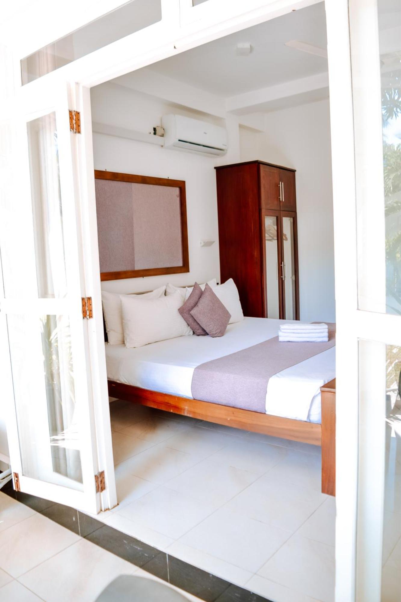The Bamboo Tree Transit Hotel Katunayaka Dış mekan fotoğraf