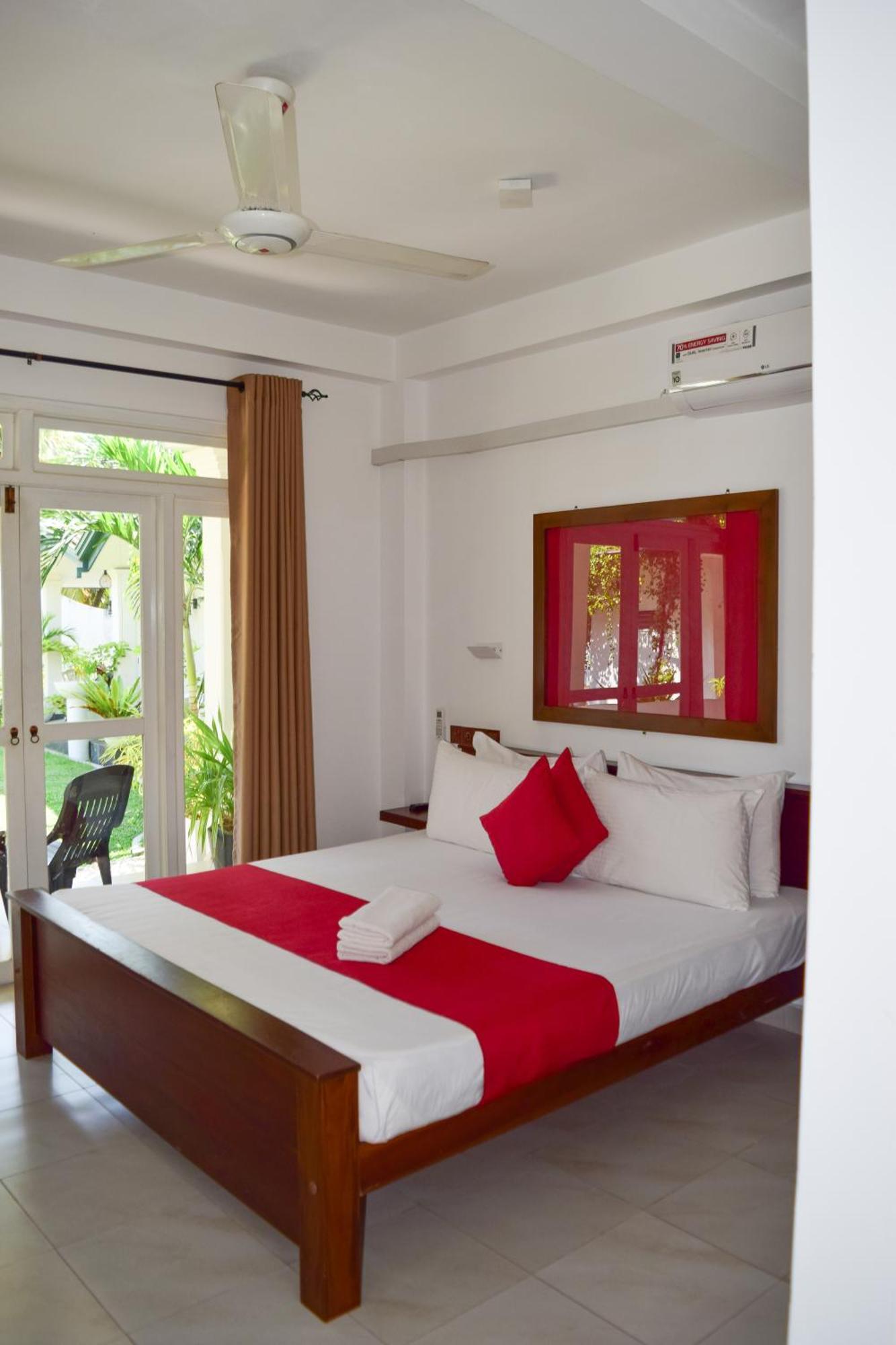 The Bamboo Tree Transit Hotel Katunayaka Dış mekan fotoğraf
