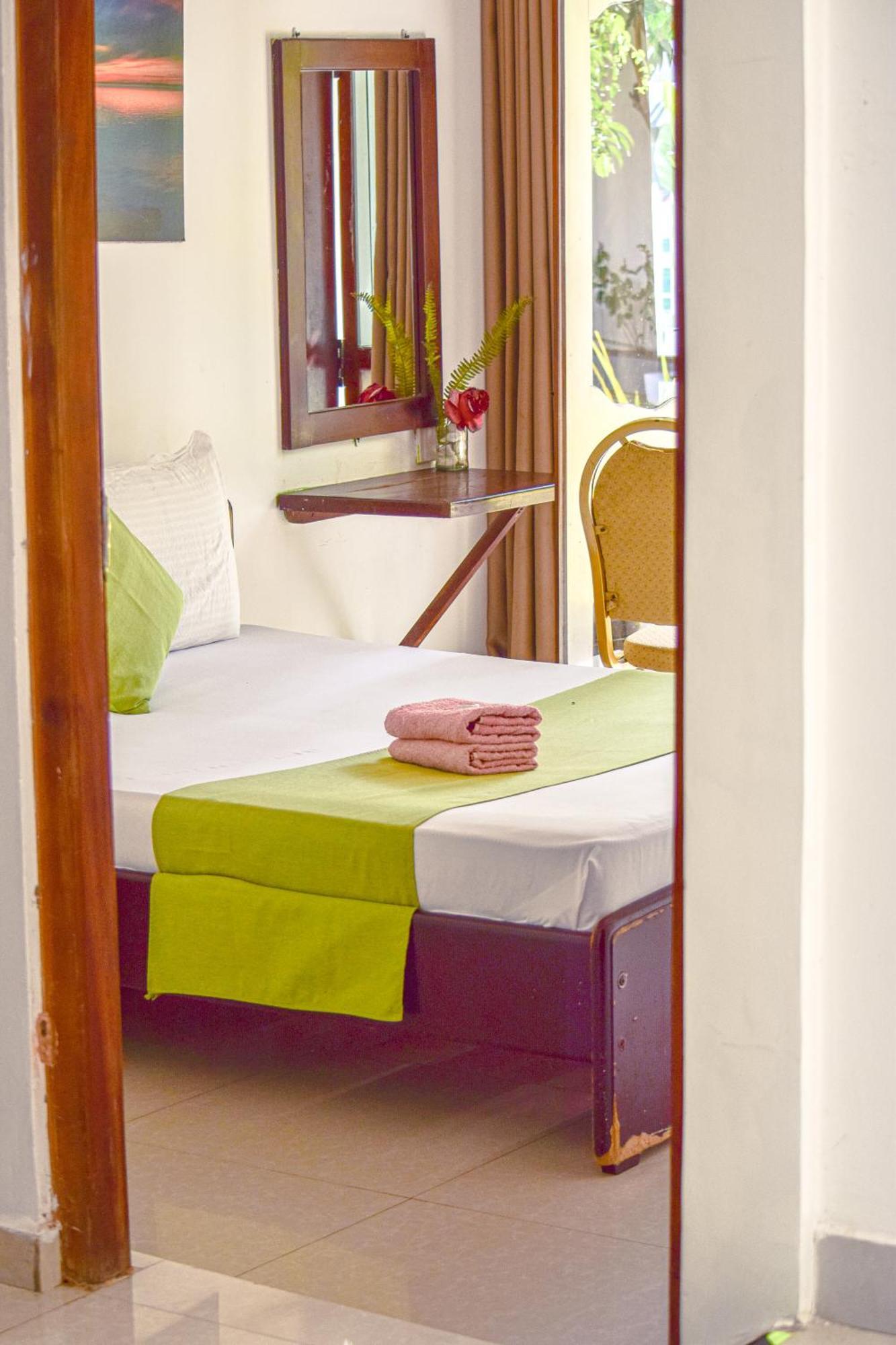 The Bamboo Tree Transit Hotel Katunayaka Dış mekan fotoğraf
